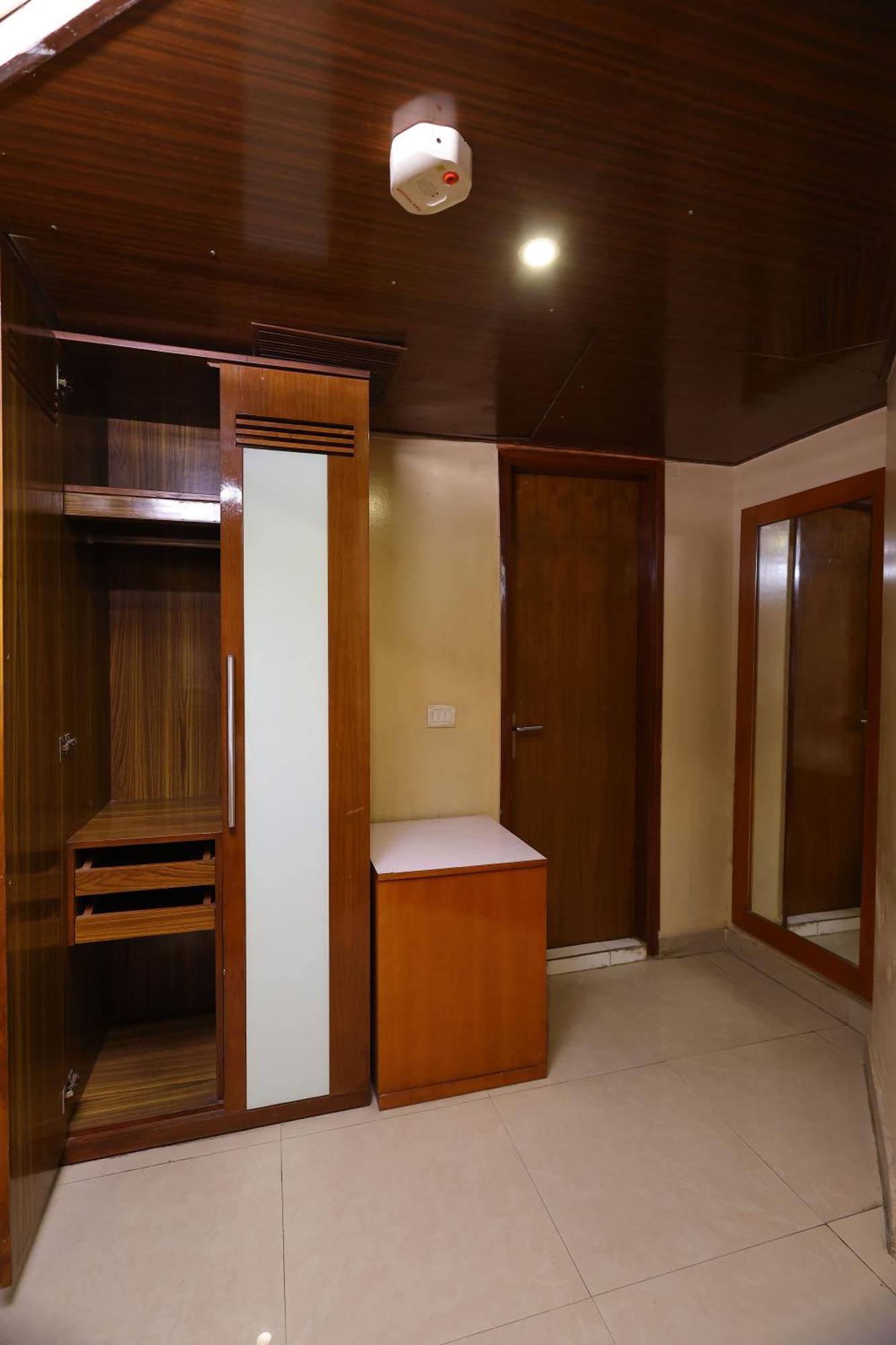 Airport Hotel Ramhan Palace Mahipalpur Нью-Делі Екстер'єр фото